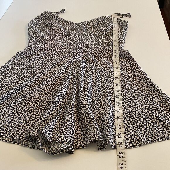 Zara Black and White Ditsy Floral Romper Size Medium - Picture 15 of 15